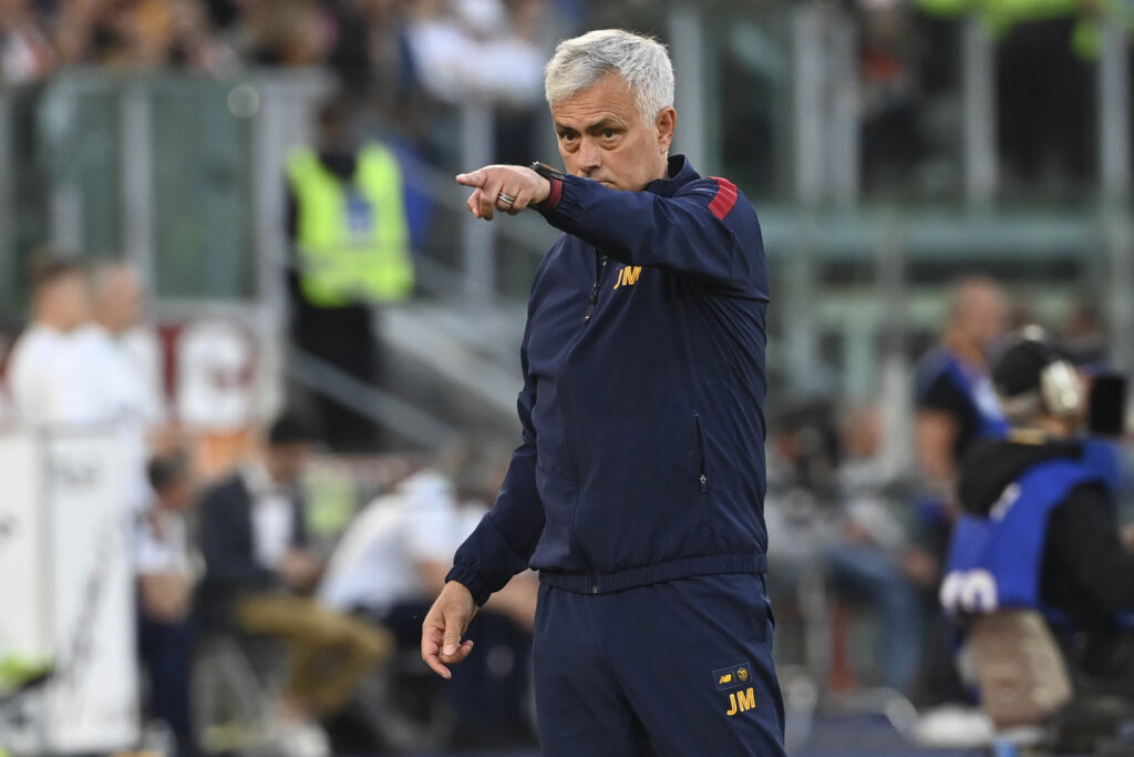 Mercato Roma, l’annuncio di Mourinho sul futuro: “Voglio restare”